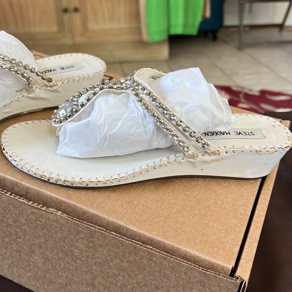 Steve Madden Women’s Rhinestone Thong Slip in Sandals Sz 7 1/2 - Picture 3 of 15